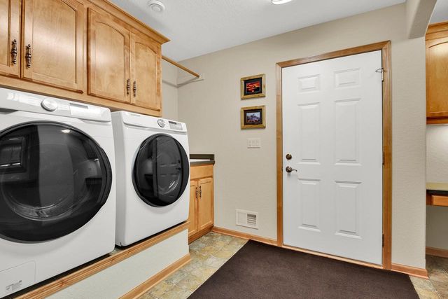 315 Prairie Song DRIVE, Waukesha, WI 53188