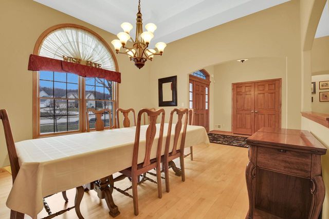 315 Prairie Song DRIVE, Waukesha, WI 53188