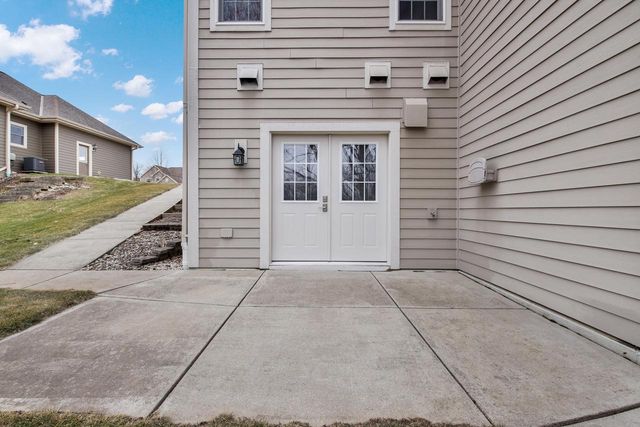 315 Prairie Song DRIVE, Waukesha, WI 53188
