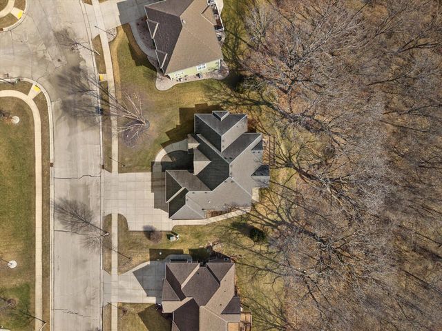 315 Prairie Song DRIVE, Waukesha, WI 53188