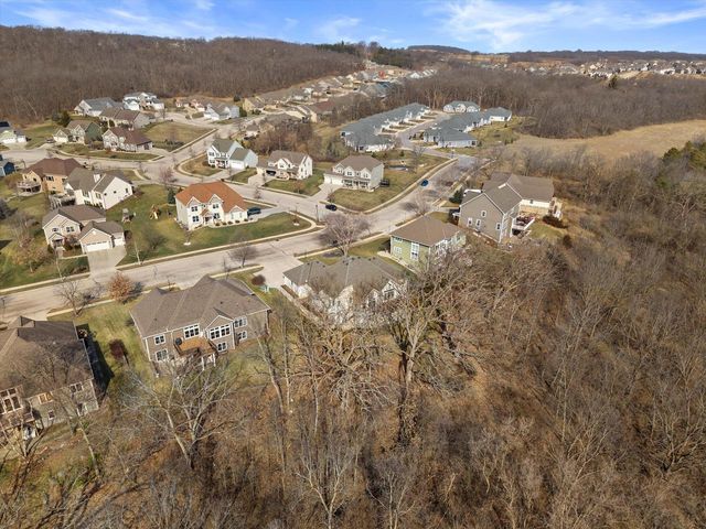 315 Prairie Song DRIVE, Waukesha, WI 53188