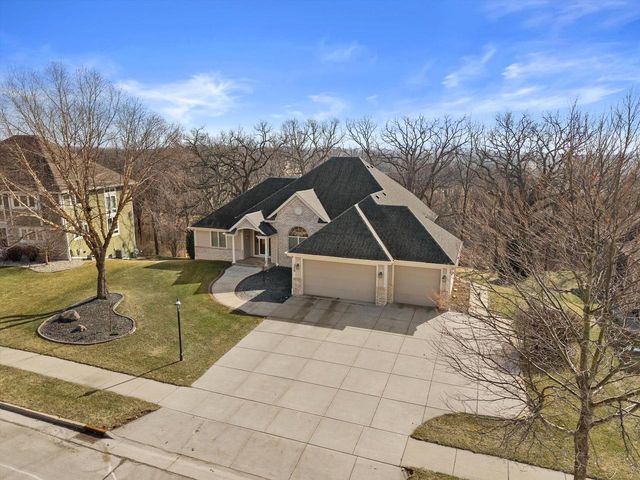315 Prairie Song DRIVE, Waukesha, WI 53188