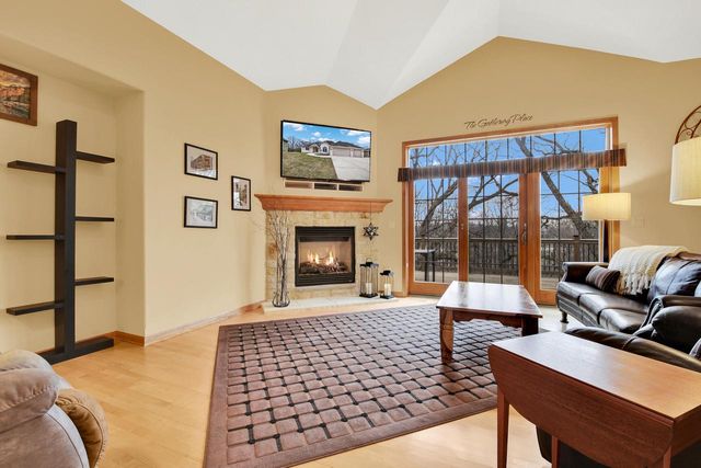 315 Prairie Song DRIVE, Waukesha, WI 53188