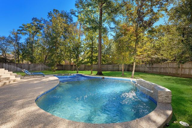 222 Hawkhurst, The Woodlands, TX 77354