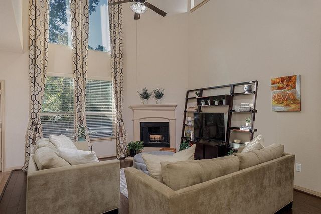 222 Hawkhurst, The Woodlands, TX 77354