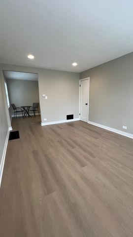 4835 Hull Street 1E, Skokie, IL 60077