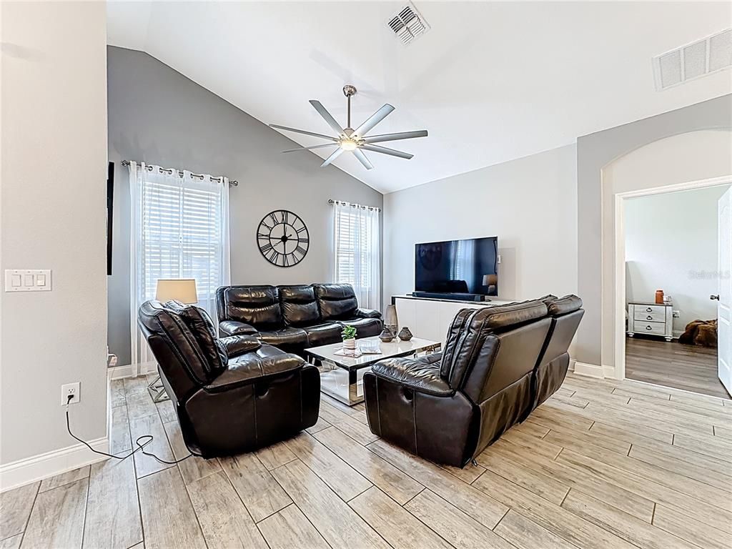 Image 11 of property listing at 270 RED POPPY COURT, Longwood, FL 32750