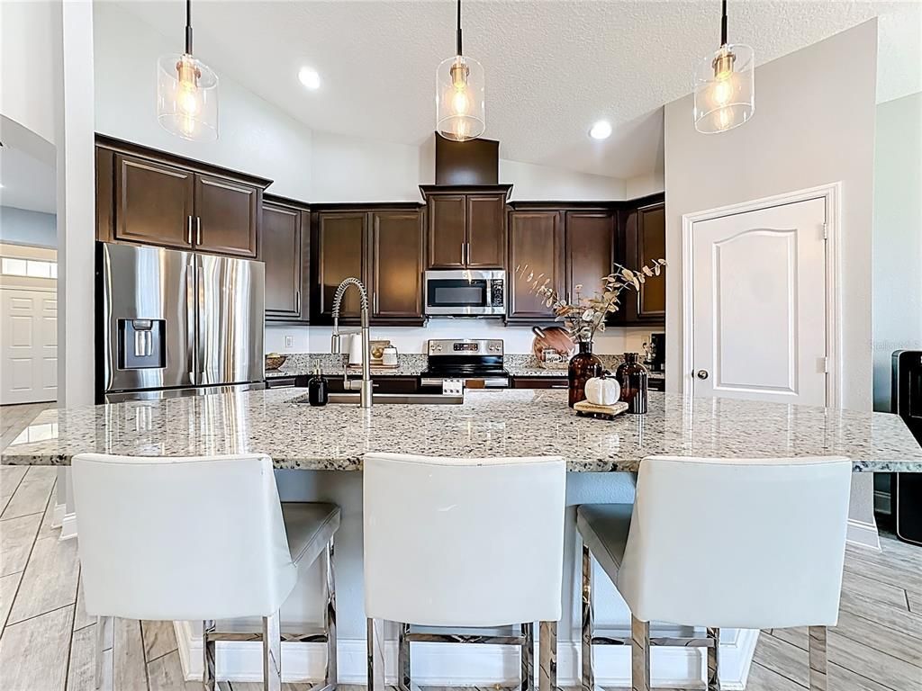 Image 4 of property listing at 270 RED POPPY COURT, Longwood, FL 32750