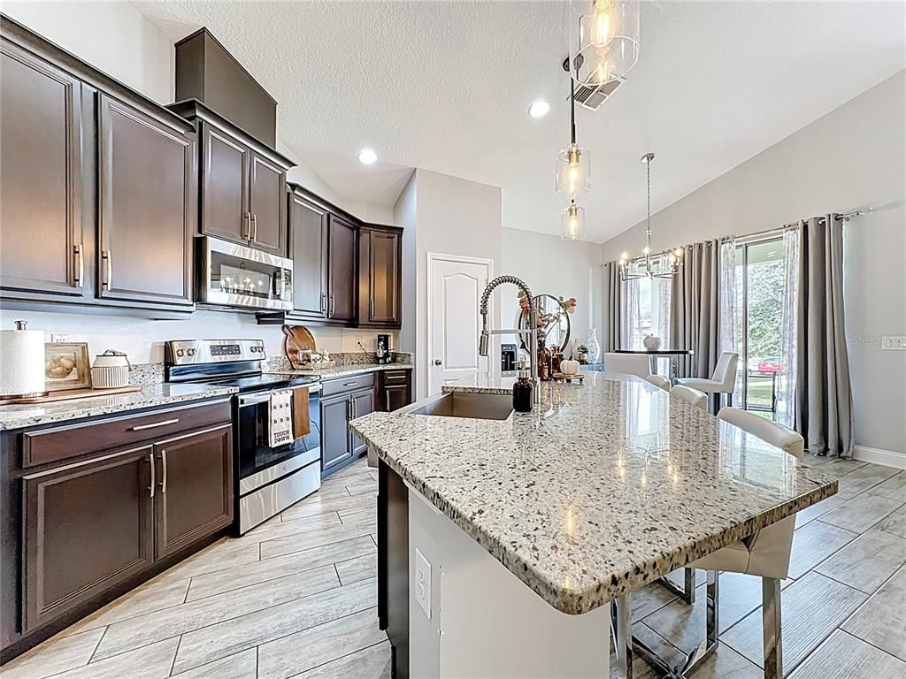 Image 6 of property listing at 270 RED POPPY COURT, Longwood, FL 32750