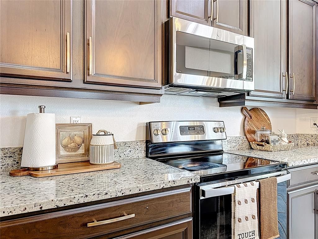 Image 7 of property listing at 270 RED POPPY COURT, Longwood, FL 32750