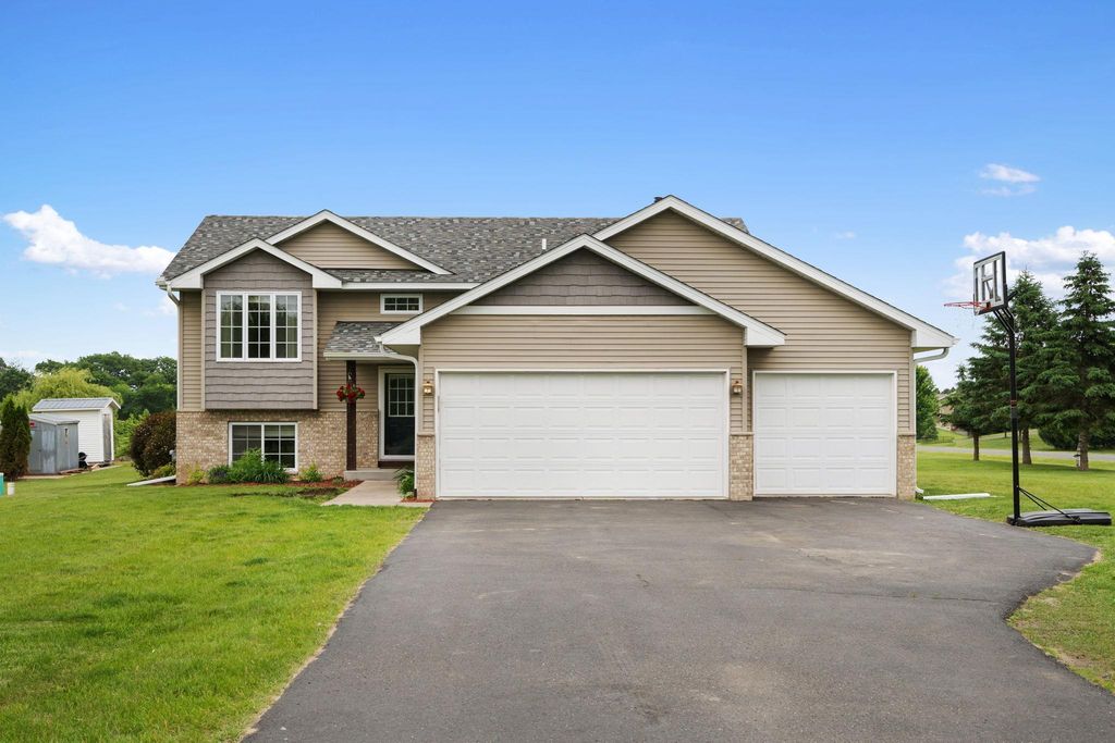 24205 Virgo Street NE, Linwood Twp, MN 55079