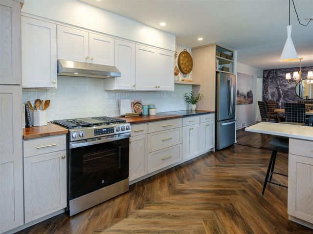 2222 Aberdeen Drive, Kalamazoo, MI 49008