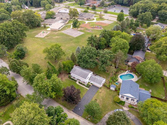 2222 Aberdeen Drive, Kalamazoo, MI 49008