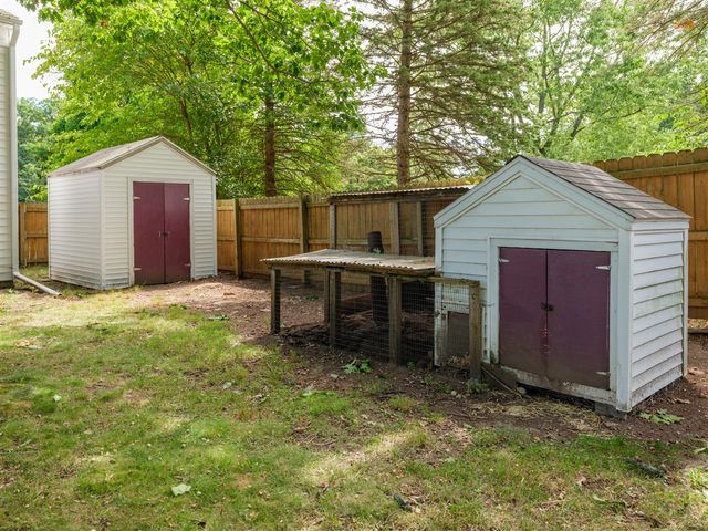 2222 Aberdeen Drive, Kalamazoo, MI 49008