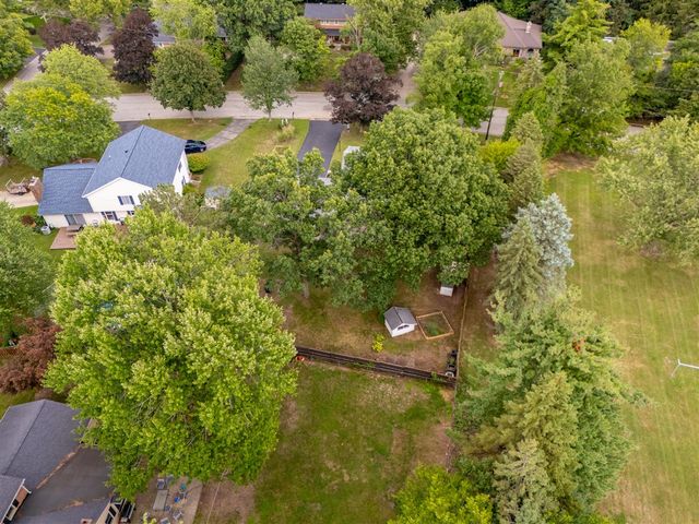 2222 Aberdeen Drive, Kalamazoo, MI 49008