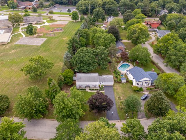 2222 Aberdeen Drive, Kalamazoo, MI 49008