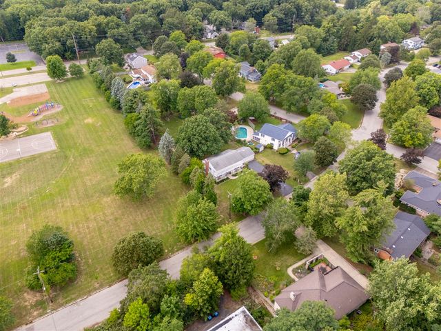 2222 Aberdeen Drive, Kalamazoo, MI 49008