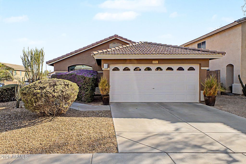 2253 E HESTON Drive, Phoenix, AZ 85024 — exterior