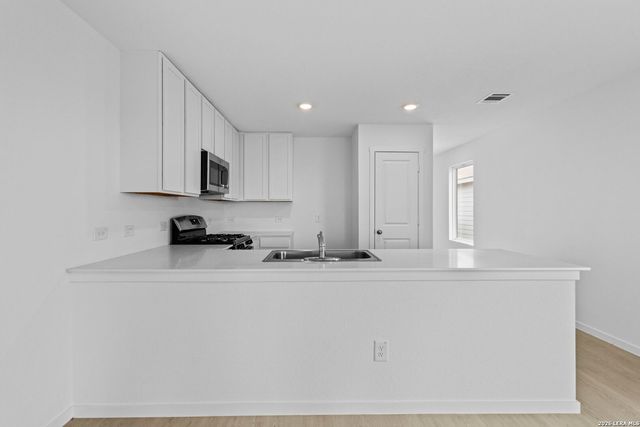 12811 Kathleen St, St Hedwig, TX 78152