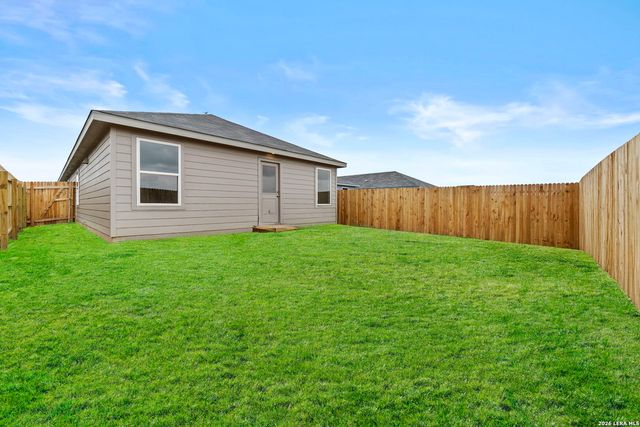 12811 Kathleen St, St Hedwig, TX 78152