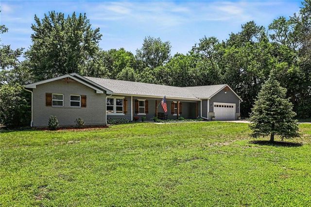 16985 Evans Road, Basehor, KS 66007