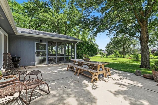 16985 Evans Road, Basehor, KS 66007