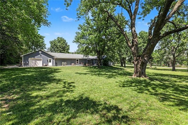 16985 Evans Road, Basehor, KS 66007