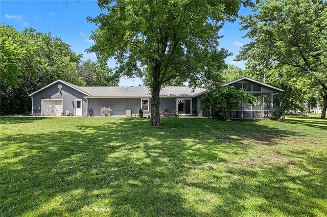 16985 Evans Road, Basehor, KS 66007