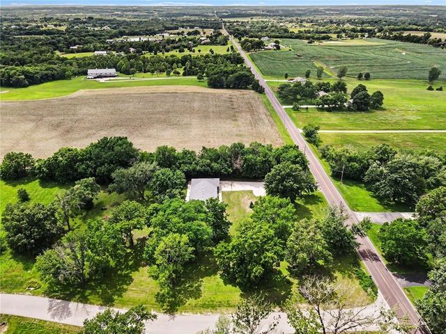 16985 Evans Road, Basehor, KS 66007