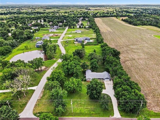 16985 Evans Road, Basehor, KS 66007
