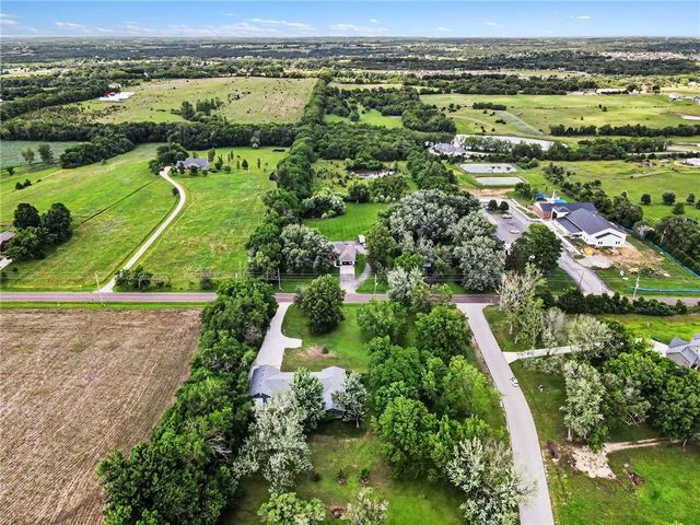 16985 Evans Road, Basehor, KS 66007