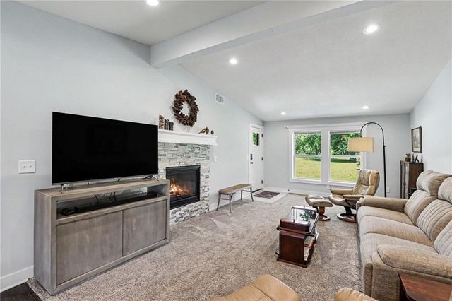 16985 Evans Road, Basehor, KS 66007