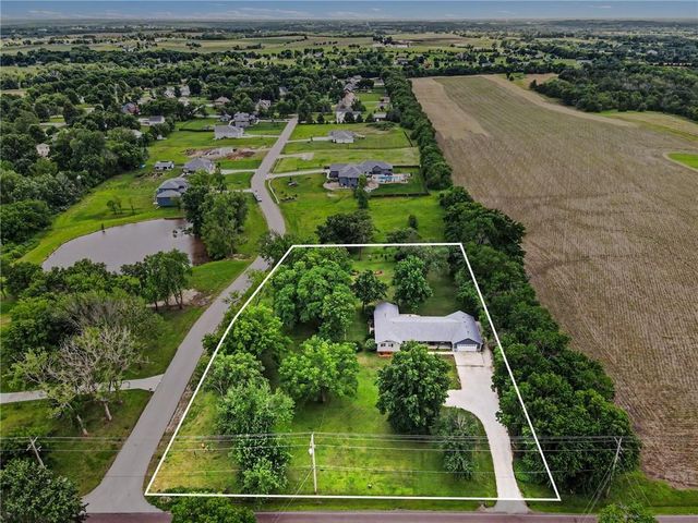 16985 Evans Road, Basehor, KS 66007