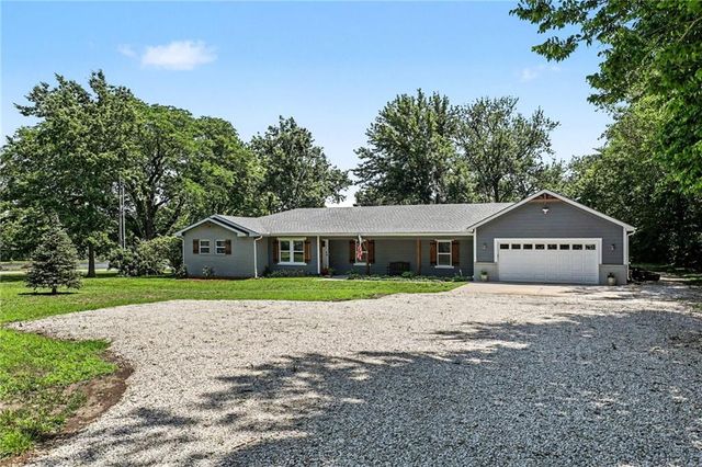 16985 Evans Road, Basehor, KS 66007