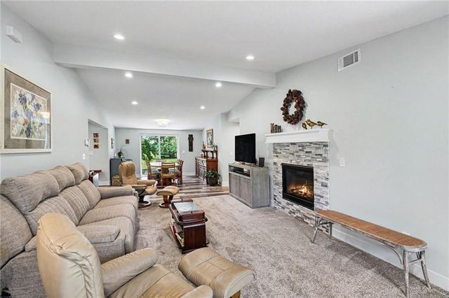 16985 Evans Road, Basehor, KS 66007