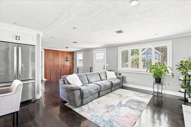 125 High St, Whitman, MA 02382
