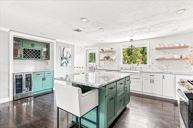 125 High St, Whitman, MA 02382