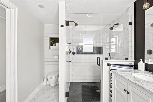 125 High St, Whitman, MA 02382