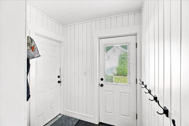 125 High St, Whitman, MA 02382