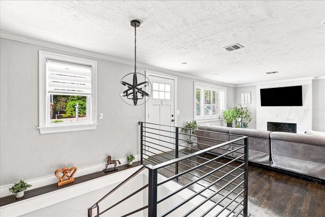 125 High St, Whitman, MA 02382