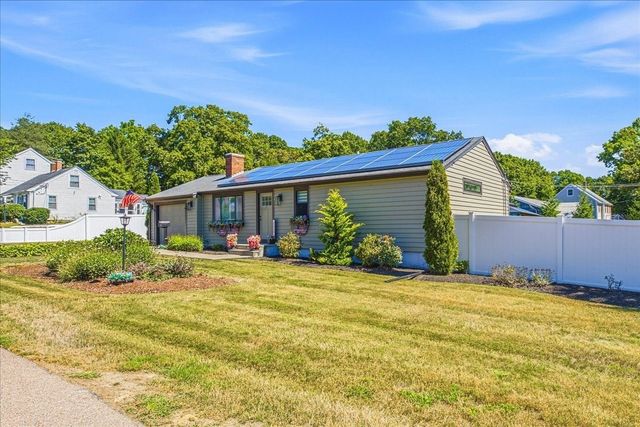 125 High St, Whitman, MA 02382