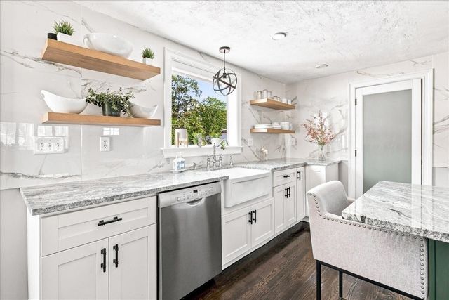 125 High St, Whitman, MA 02382