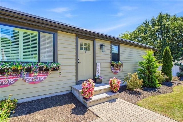 125 High St, Whitman, MA 02382