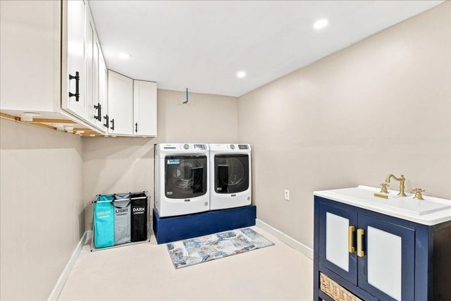 125 High St, Whitman, MA 02382