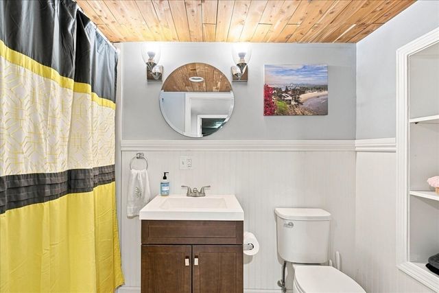 125 High St, Whitman, MA 02382