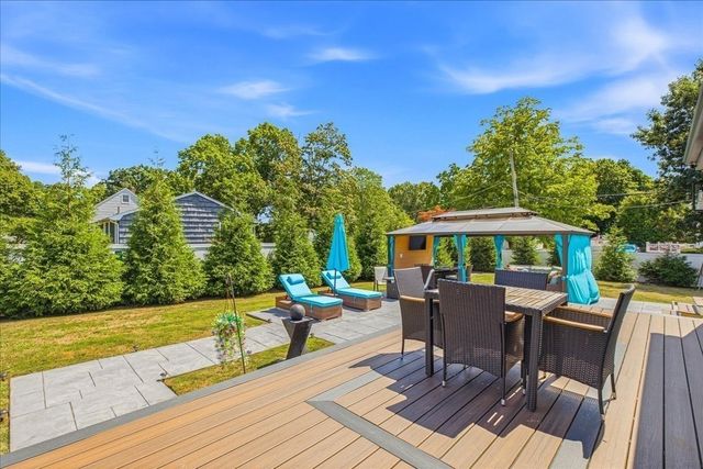 125 High St, Whitman, MA 02382