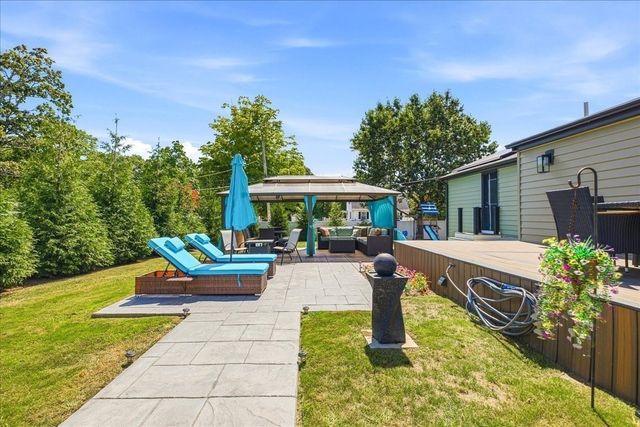 125 High St, Whitman, MA 02382