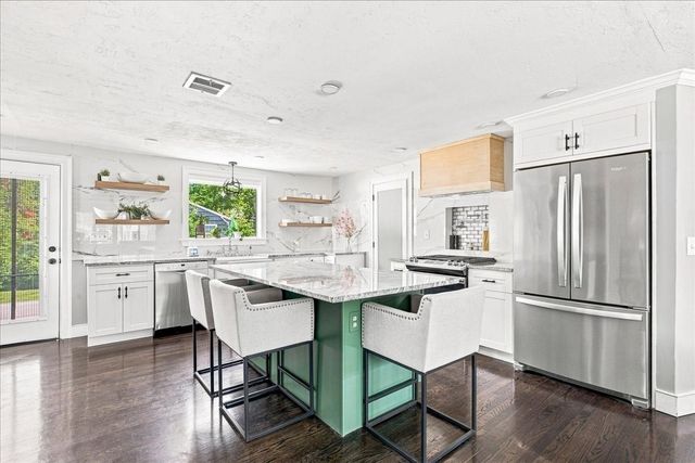125 High St, Whitman, MA 02382