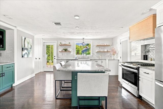 125 High St, Whitman, MA 02382