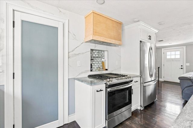 125 High St, Whitman, MA 02382